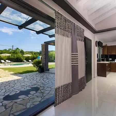 Villa Stunning Detached In Great Location *