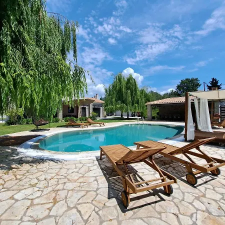 Stunning Detached In Great Location Villa *