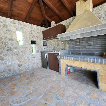 Villa Stunning Detached In Great Location *